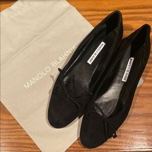 Manolo Blahnik Elegant Black Suede Ballerina Flats